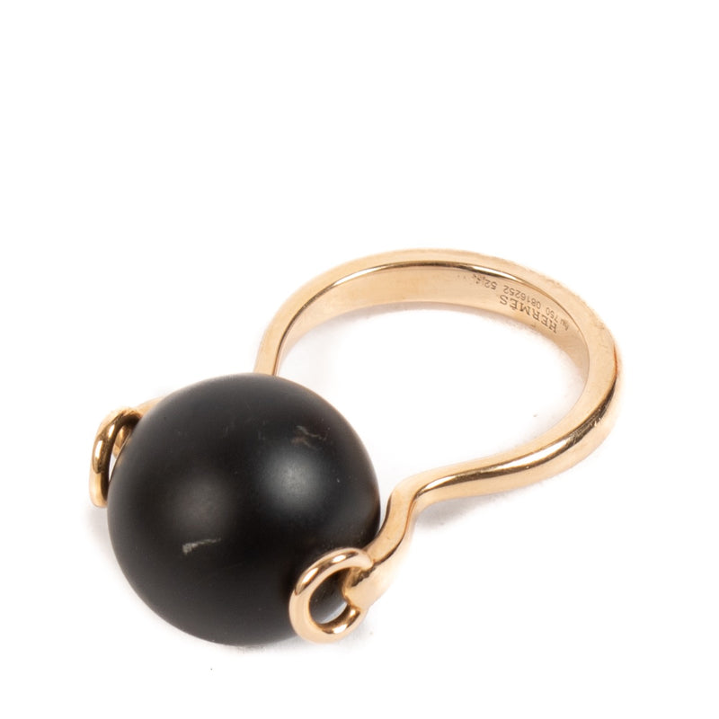 Shop safe online at Labellov in Antwerp, Brussels and Knokke this 100% authentic second hand Hermès Black Matte Onyx Ring - size 51. Veilig online tweedehands authentieke Hermès Black Matte Onyx Ring - size 51 kopen bij Labellov.