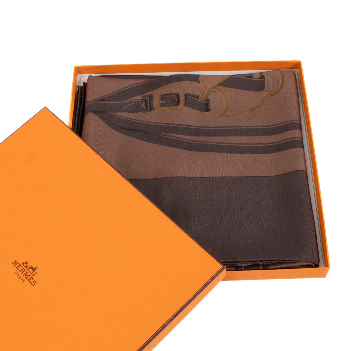 Shop safe online at Labellov in Antwerp, Brussels and Knokke this 100% authentic second hand Hermès Brown Brides De Gala Silk Carré 90 Scarf. Veilig online tweedehands authentieke Hermès Brown Brides De Gala Silk Carré 90 Sjaal kopen bij Labellov.