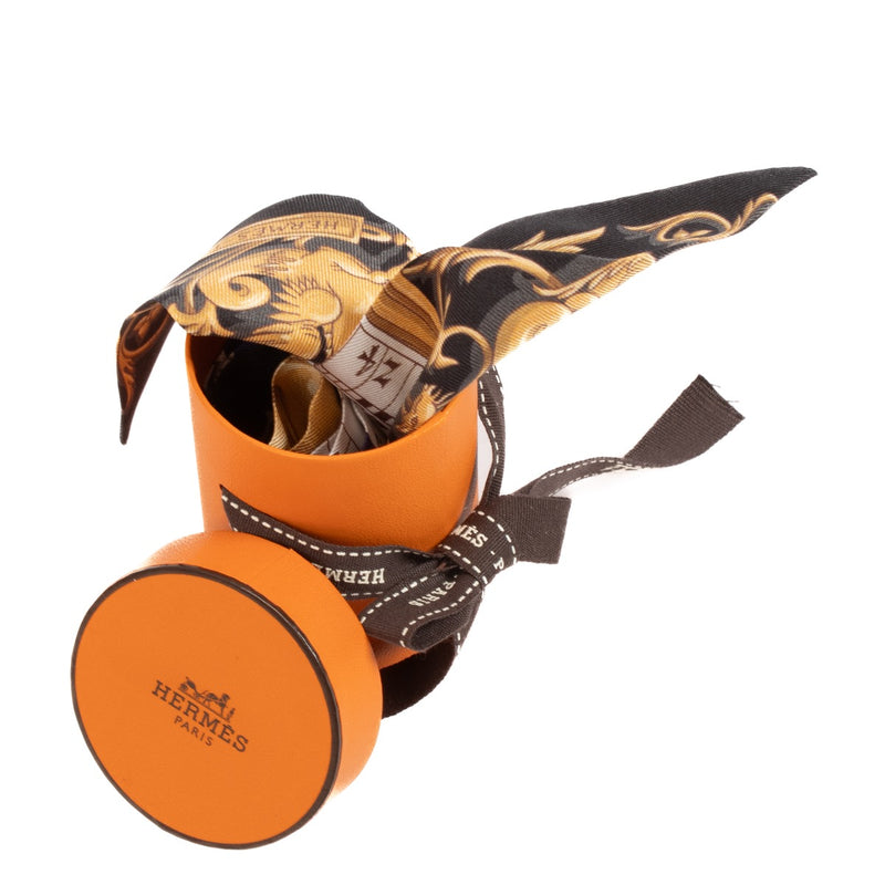 Shop safe online at Labellov in Antwerp, Brussels and Knokke this 100% authentic second hand Hermès Multicolor Astrologie Silk Twilly Scarf. Veilig online tweedehands authentieke Hermès Multicolor Astrologie Silk Twilly Sjaal kopen bij Labellov.