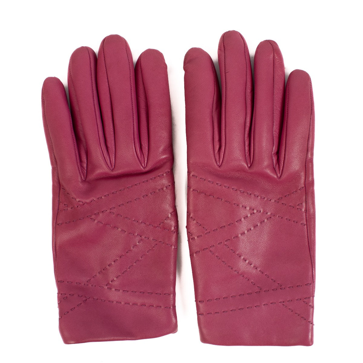Shop safe online at Labellov in Antwerp, Brussels and Knokke this 100% authentic second hand Hermès Purple Leather Gloves - size 7,5. veilig online tweedehands authentieke Hermès Purple Leather handschoenen bij Labellov.