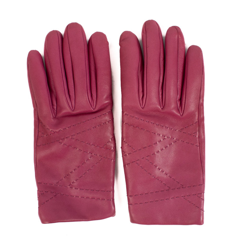 Shop safe online at Labellov in Antwerp, Brussels and Knokke this 100% authentic second hand Hermès Purple Leather Gloves - size 7,5. veilig online tweedehands authentieke Hermès Purple Leather handschoenen bij Labellov.