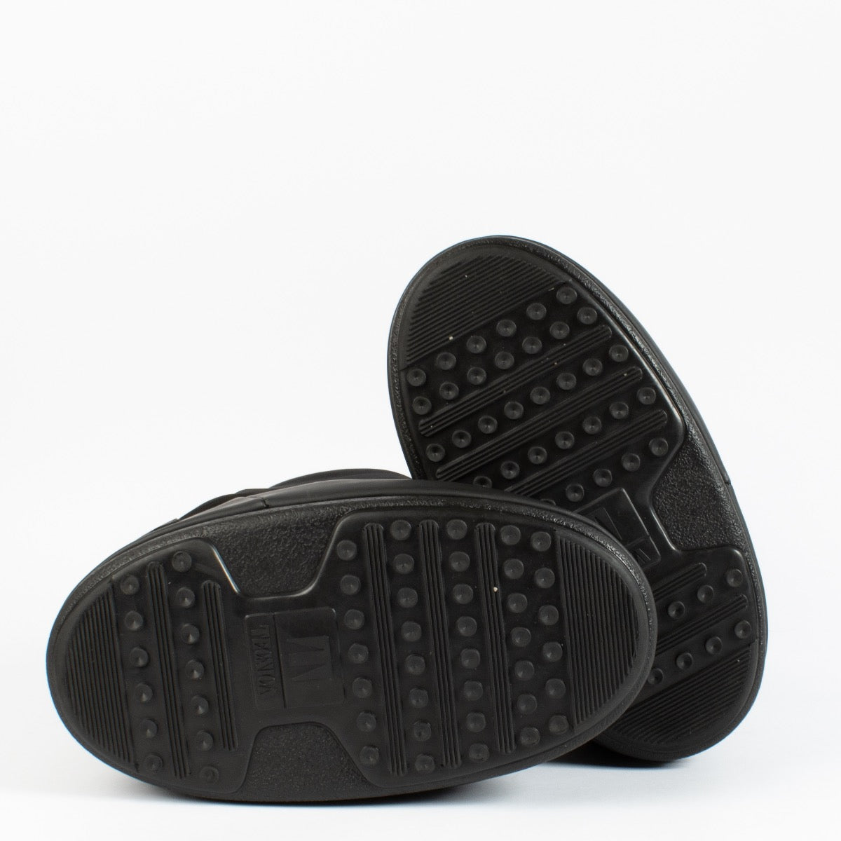 Shop 100% authentic second hand Moncler Black Snow Boots on Labellov.com