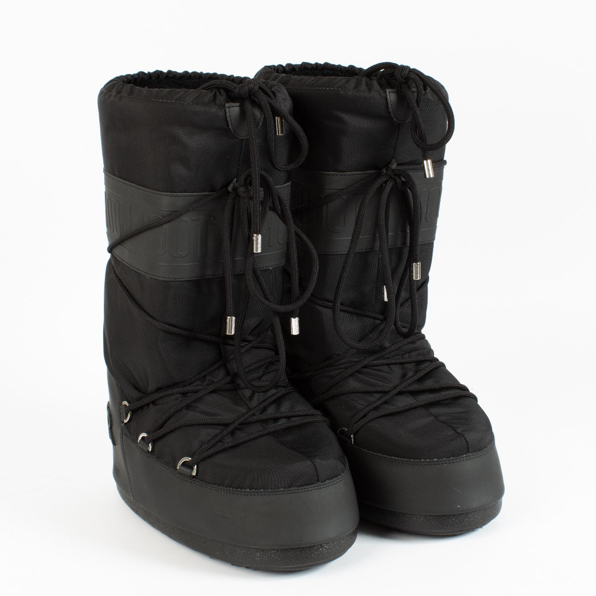Shop 100% authentic second hand Moncler Black Snow Boots on Labellov.com