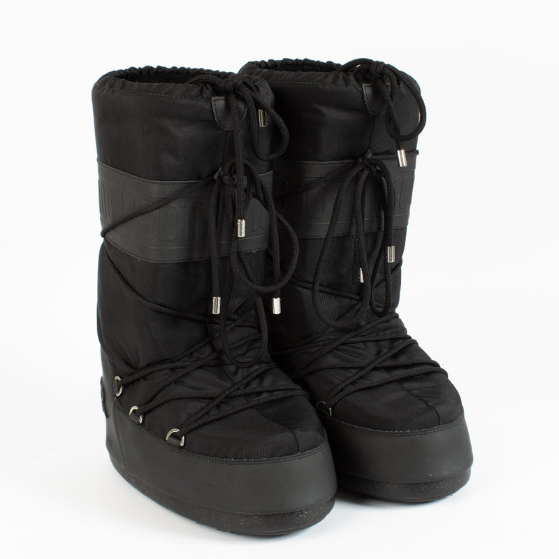 Shop 100% authentic second hand Moncler Black Snow Boots on Labellov.com