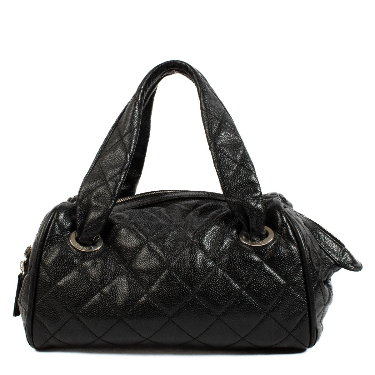 Shop safe online at Labellov in Antwerp, Brussels and Knokke this 100% authentic second hand Chanel Black Caviar Boston Top Handle Bag. Veilig online tweedehands authentieke Chanel Black Caviar Boston handtas bij Labellov in Antwerpen.