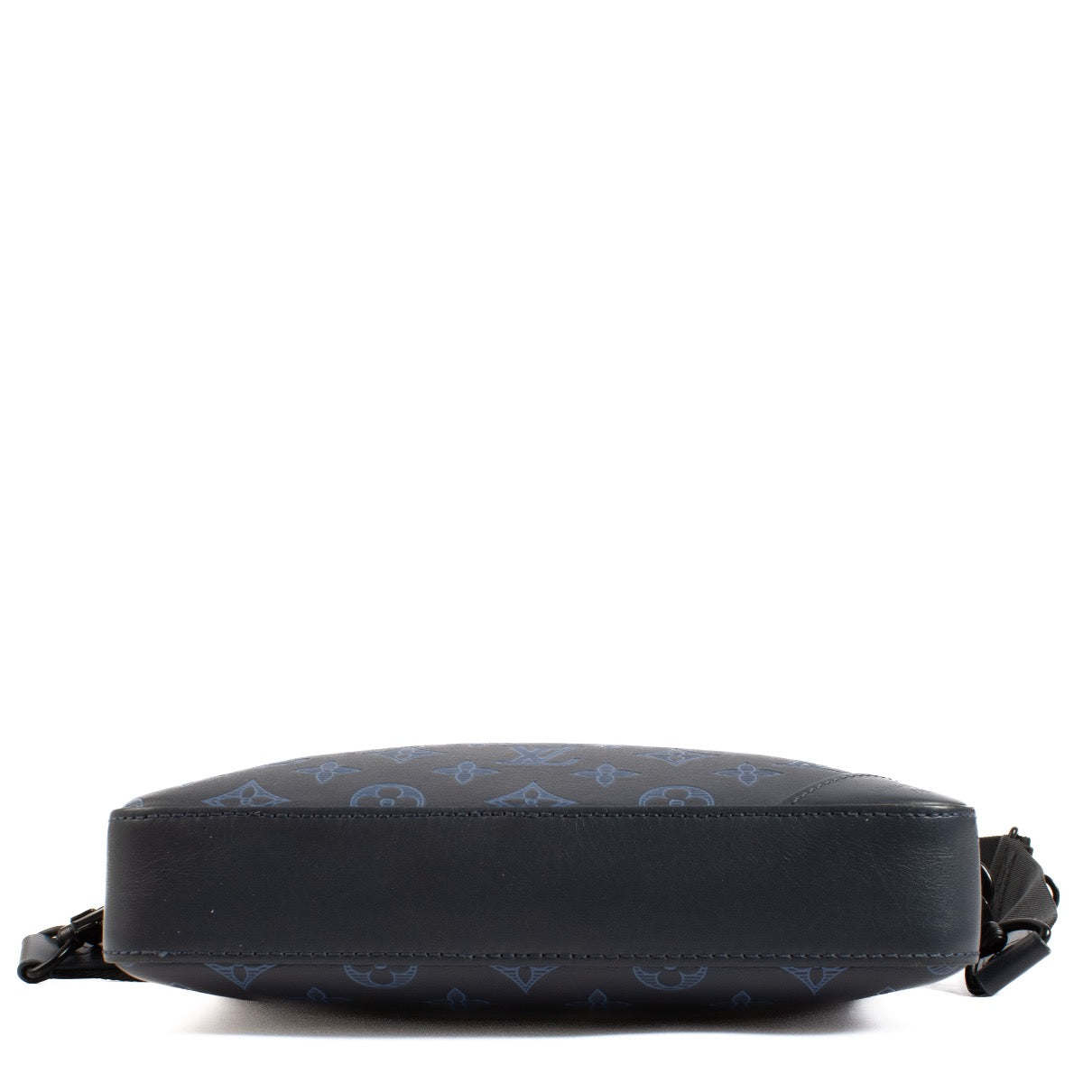 shop 100% authentic second hand Louis Vuitton Monogram Messenger Crossbody Bag on Labellov.com