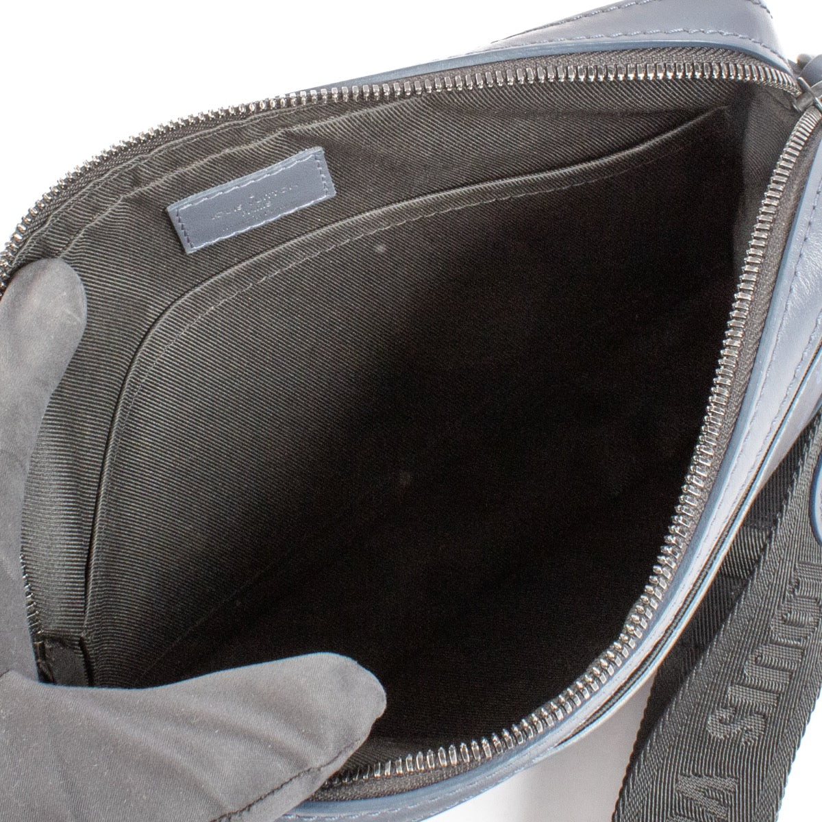 shop 100% authentic second hand Louis Vuitton Monogram Messenger Crossbody Bag on Labellov.com