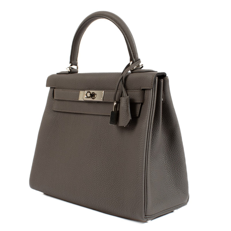 Authentic second hand Hermès Kelly 28 Etain Togo PHW on www.labellov.com