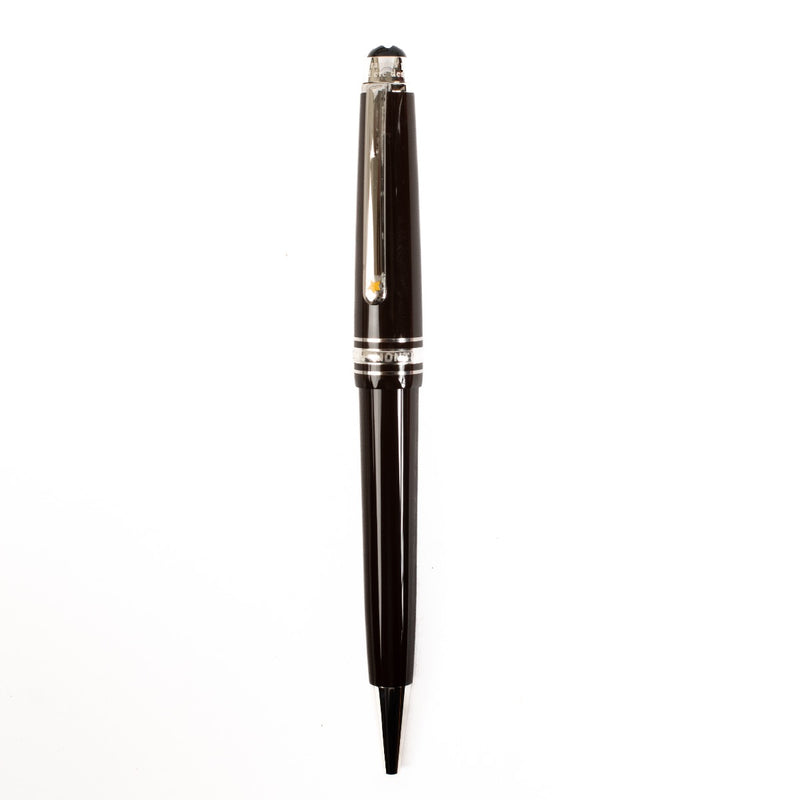 Shop safe online at Labellov in Antwerp, Brussels and Knokke this 100% authentic second hand Montblanc Black Le Petit Prince Pen. Veilig online tweedehands authentieke Montblanc Black Le Petit Prince Pen kopen bij Labellov.