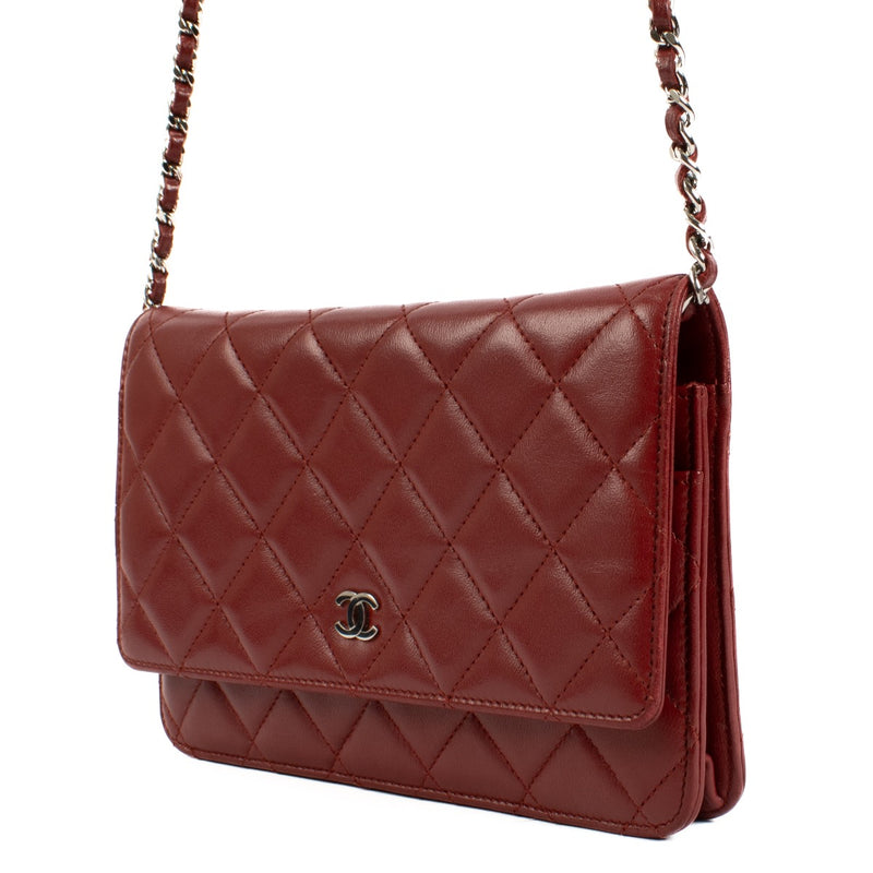 buy 100% authentic pre loved Chanel Red Classic Wallet On Chain on Labellov.com