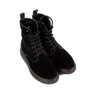 Shop safe online at Labellov in Antwerp, Brussels and Knokke these 100% authentic second hand Alexander McQueen Black Velvet Boots - size 38,5. Veilig online tweedehands authentieke Alexander McQueen Black Velvet Boots tweedehands kopen bij Labellov.