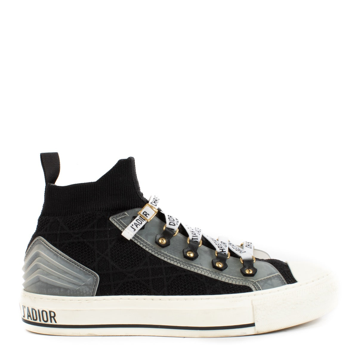 Shop safe online at Labellov in Antwerp, Brussels and Knokke these 100% authentic second hand Christian Dior Black Walkn'Dior High Top Sneakers - size 39. Veilig online tweedehands authentieke Christian Dior Black Walkn'Dior High Top Sneakers kopen bij La