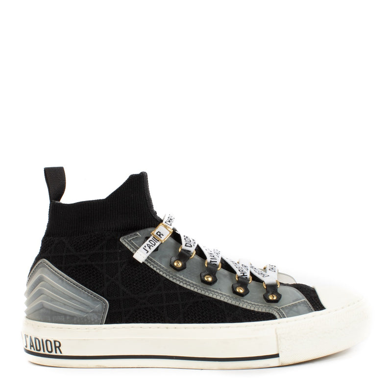 Shop safe online at Labellov in Antwerp, Brussels and Knokke these 100% authentic second hand Christian Dior Black Walkn'Dior High Top Sneakers - size 39. Veilig online tweedehands authentieke Christian Dior Black Walkn'Dior High Top Sneakers kopen bij La