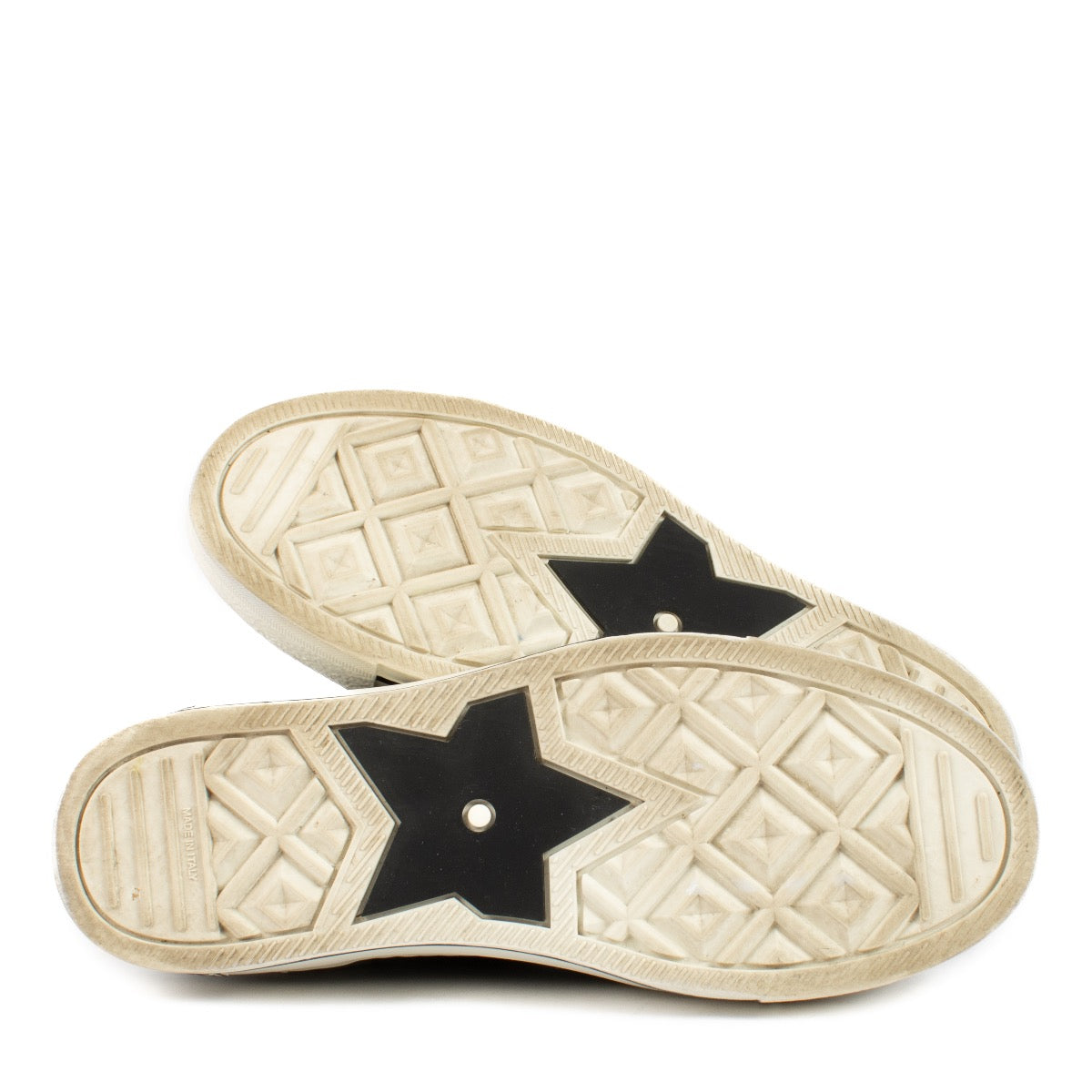 Shop safe online at Labellov in Antwerp, Brussels and Knokke these 100% authentic second hand Christian Dior Black Walkn'Dior High Top Sneakers - size 39. Veilig online tweedehands authentieke Christian Dior Black Walkn'Dior High Top Sneakers kopen bij La