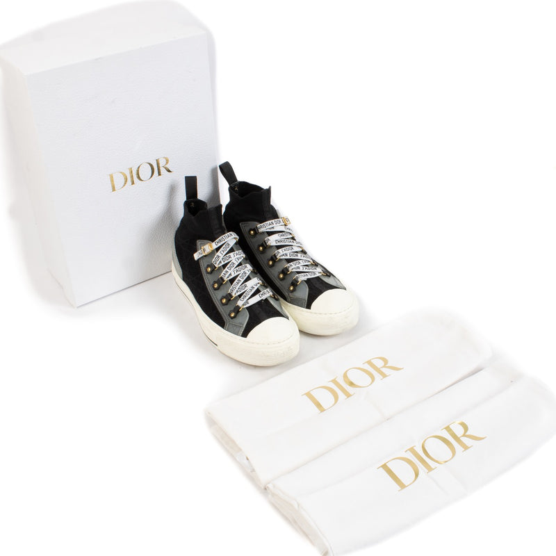 Shop safe online at Labellov in Antwerp, Brussels and Knokke these 100% authentic second hand Christian Dior Black Walkn'Dior High Top Sneakers - size 39. Veilig online tweedehands authentieke Christian Dior Black Walkn'Dior High Top Sneakers kopen bij La