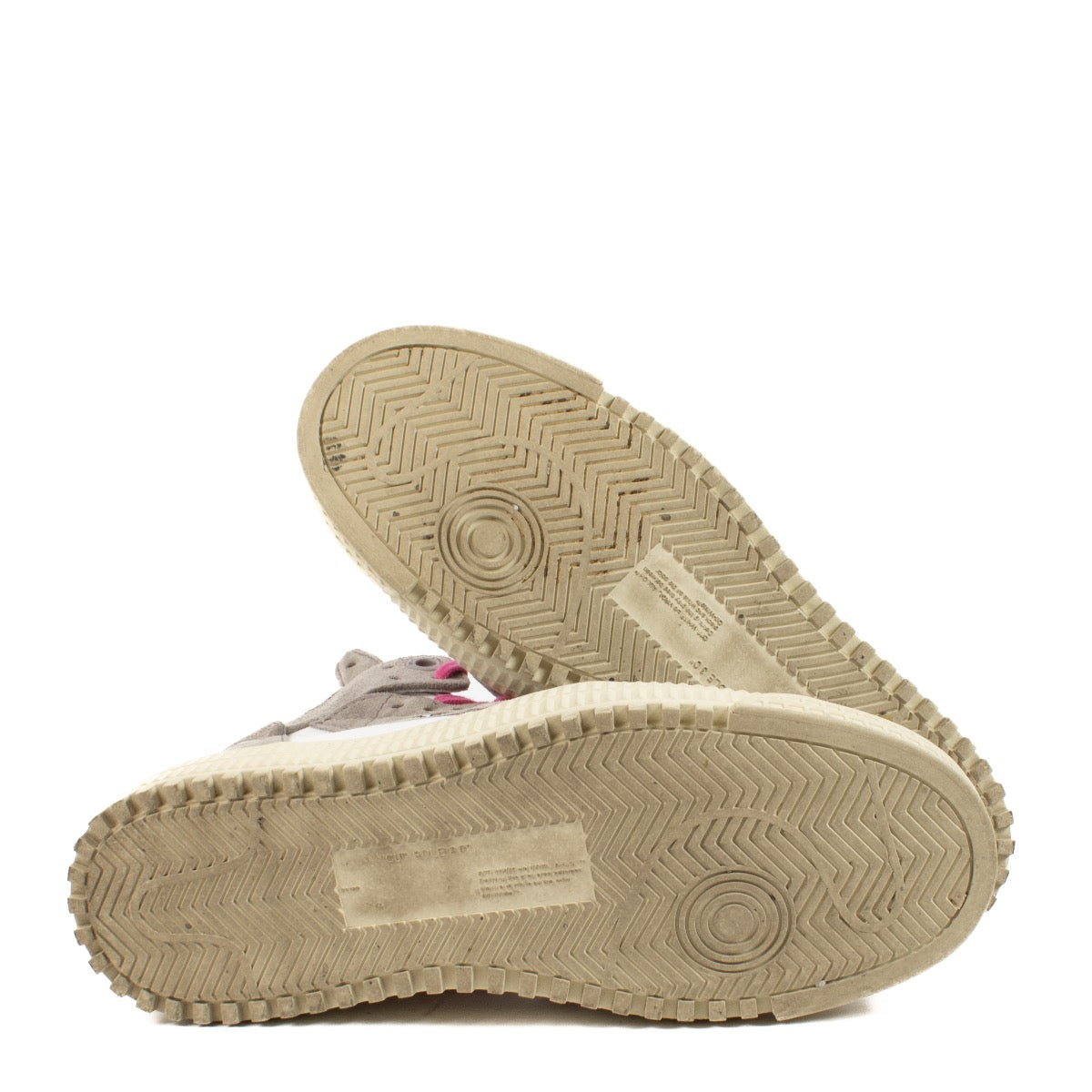 Shop safe online at Labellov in Antwerp, Brussels and Knokke these 100% authentic second hand Off-White Multicolor Off Court Sneakers - size 38. Veilig online tweedehands authentieke Off-White Multicolor Off Court Sneakers kopen bij Labellov.