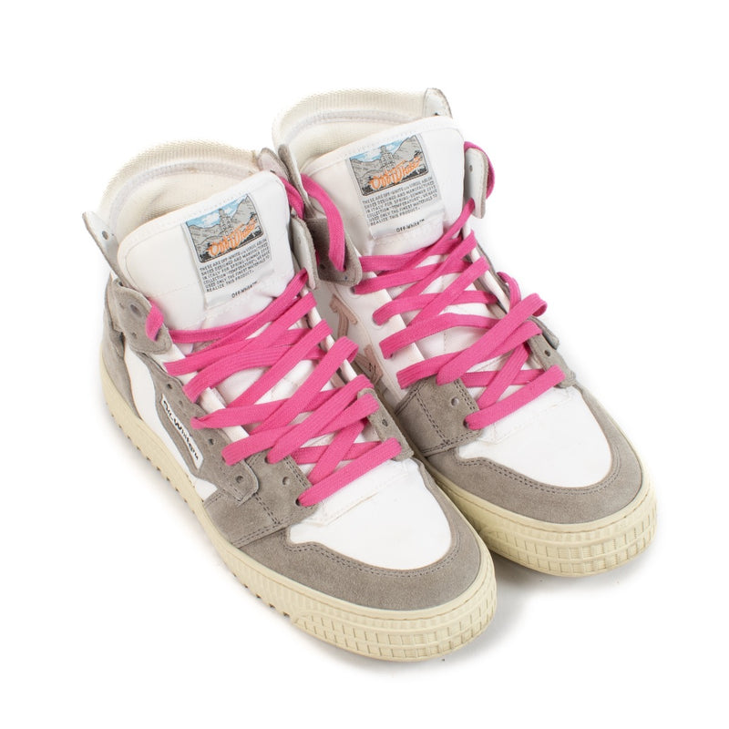 Shop safe online at Labellov in Antwerp, Brussels and Knokke these 100% authentic second hand Off-White Multicolor Off Court Sneakers - size 38. Veilig online tweedehands authentieke Off-White Multicolor Off Court Sneakers kopen bij Labellov.