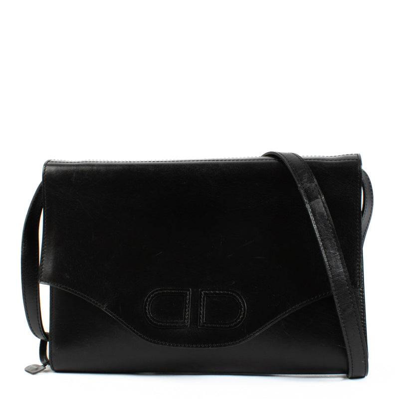 The Delvaux Vintage Black Crossbody Bag is a distinguished accessory, expertly crafted from high-quality black leather. Buy now on Labellov.com.