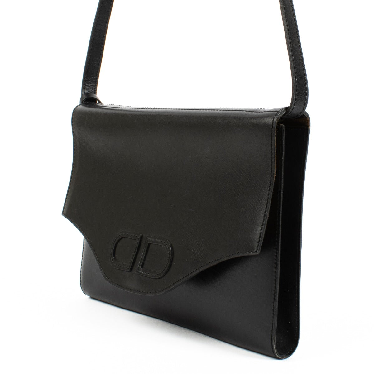 The Delvaux Vintage Black Crossbody Bag is a distinguished accessory, expertly crafted from high-quality black leather. Buy now on Labellov.com.