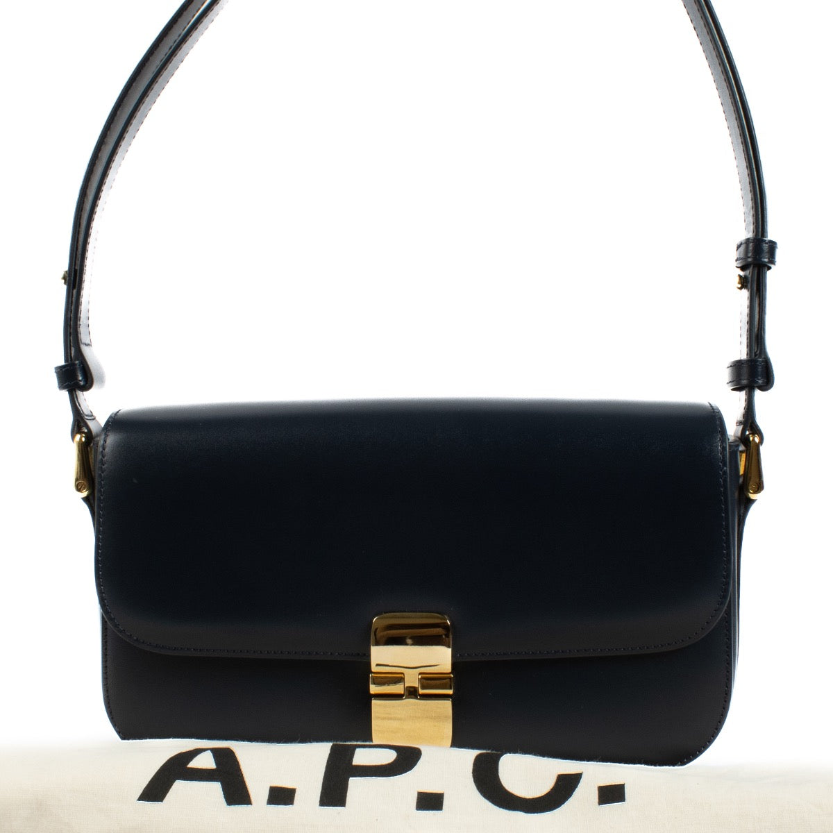 Shop safe online at Labellov in Antwerp, Brussels and Knokke this 100% authentic second hand A.P.C. Blue Grace Shoulder Bag. Veilig online tweedehands authentieke A.P.C. Blue Grace Shoulder handtas kopen bij Labellov.