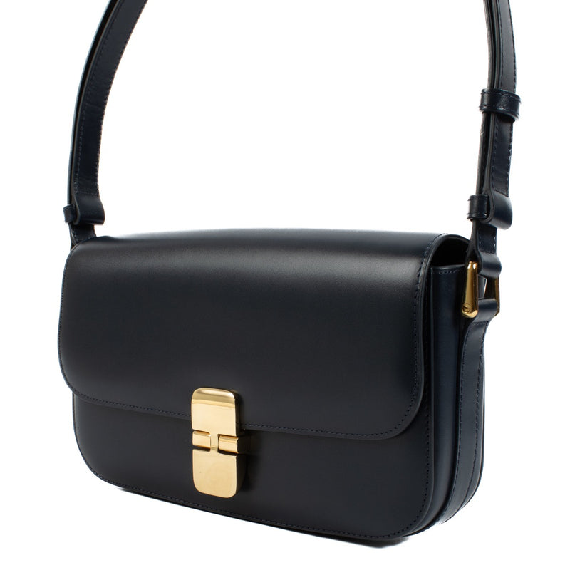 Shop safe online at Labellov in Antwerp, Brussels and Knokke this 100% authentic second hand A.P.C. Blue Grace Shoulder Bag. Veilig online tweedehands authentieke A.P.C. Blue Grace Shoulder handtas kopen bij Labellov.