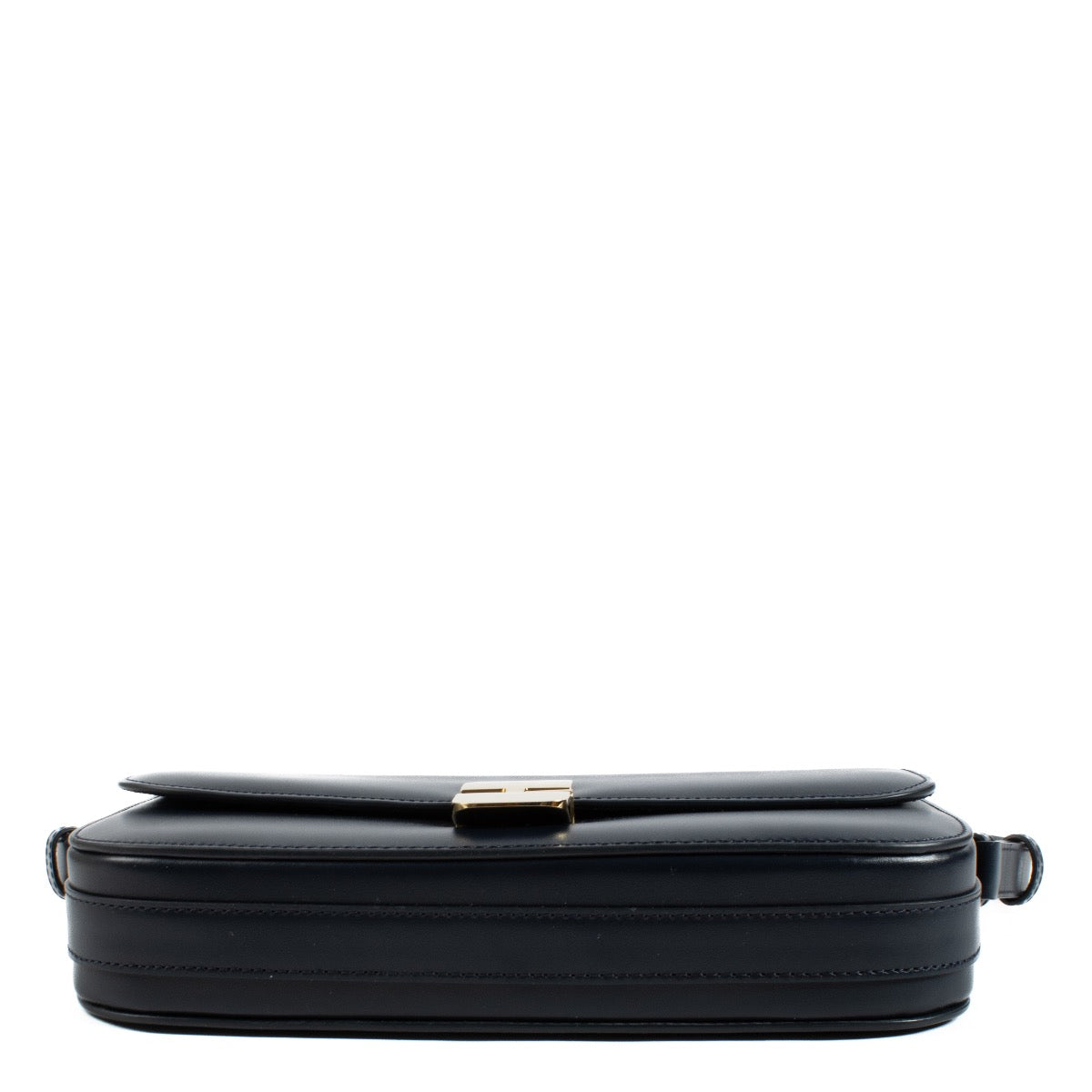 Shop safe online at Labellov in Antwerp, Brussels and Knokke this 100% authentic second hand A.P.C. Blue Grace Shoulder Bag. Veilig online tweedehands authentieke A.P.C. Blue Grace Shoulder handtas kopen bij Labellov.