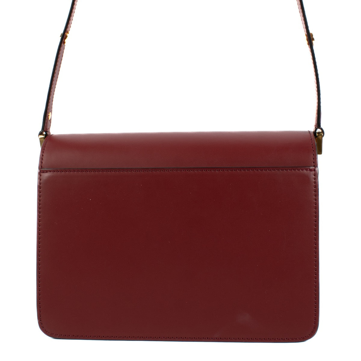 Shop safe online at Labellov in Antwerp, Brussels and Knokke this 100% authentic second hand Marni Burgundy Medium Trunk Bag. veilig online tweedehands authentieke Marni Burgundy Medium Trunk handtas bij Labellov.