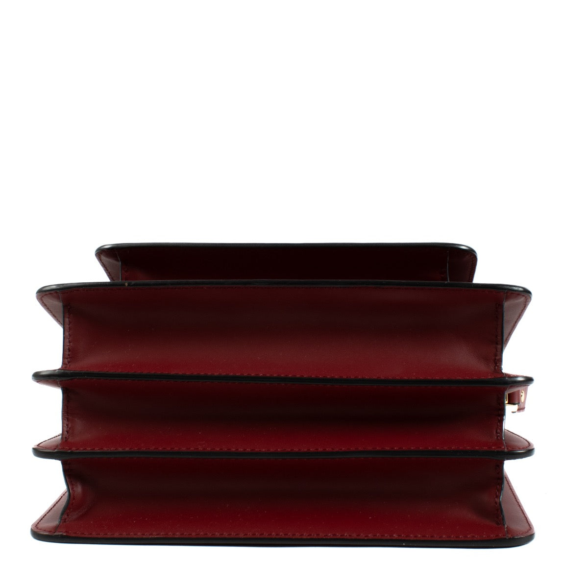 Shop safe online at Labellov in Antwerp, Brussels and Knokke this 100% authentic second hand Marni Burgundy Medium Trunk Bag. veilig online tweedehands authentieke Marni Burgundy Medium Trunk handtas bij Labellov.