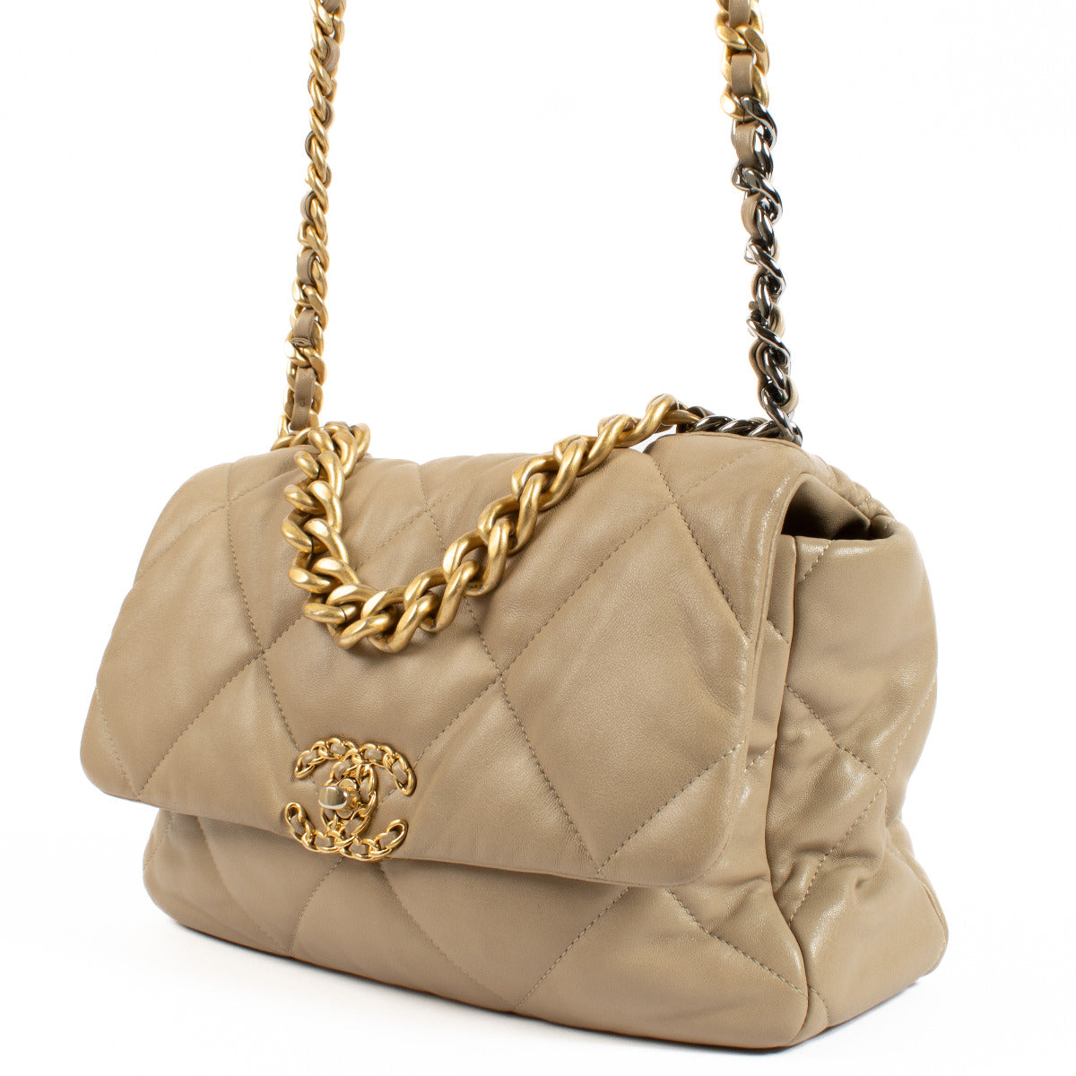 Chanel Beige 19 Crossbody Bag aan de beste prijs bij Labellov tweedehands