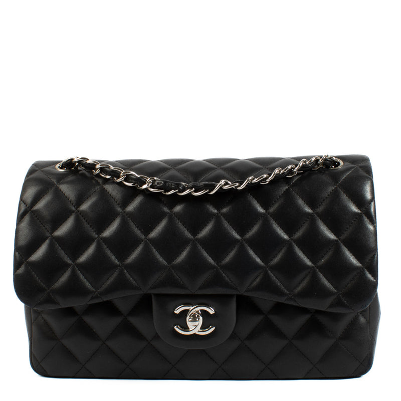 Chanel Black Large Lambskin Classic Flap Bag for the best price at Labellov secondhand luxury in Antwerp and Knokke. Koop en verkoop steeds aan de beste prijs.