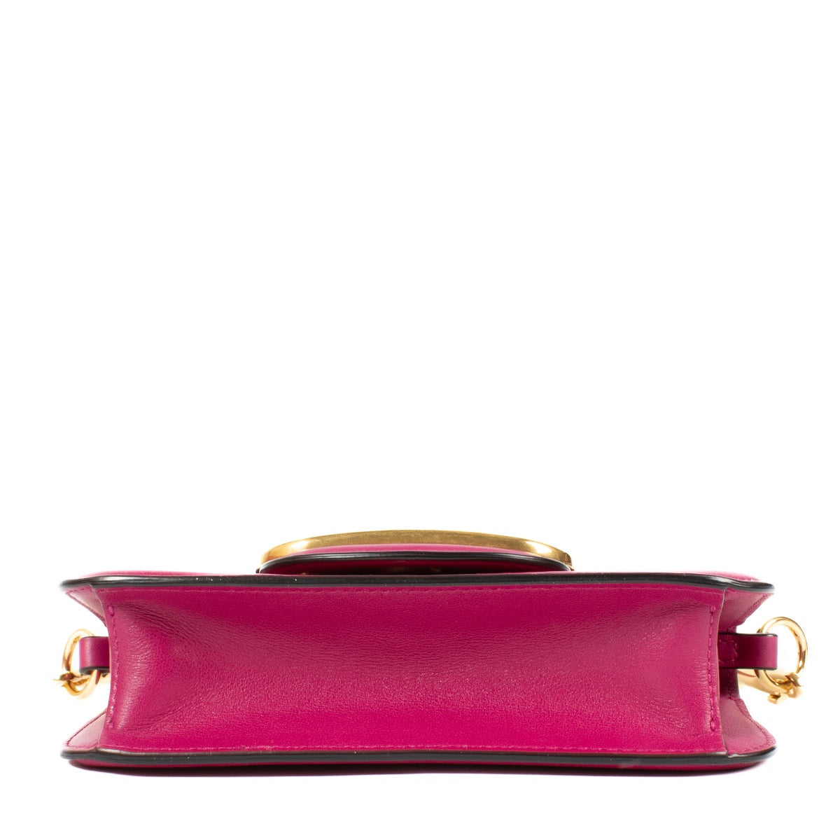 Shop safe online at Labellov in Antwerp, Brussels and Knokke this 100% authentic second hand Valentino Garavani Rose Violet Small Loco Bag. Veilig online tweedehands authentieke Valentino Garavani Rose Violet Small Loco handtas kopen bij Labellov.
