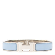 Shop safe online at Labellov in Antwerp, Brussels and Knokke this 100% authentic second hand Hermès Blue Clic H Bracelet. Veilig online tweedehands authentieke Hermès Blue Clic H armband kopen bij Labellov.