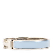 Shop safe online at Labellov in Antwerp, Brussels and Knokke this 100% authentic second hand Hermès Blue Clic H Bracelet. Veilig online tweedehands authentieke Hermès Blue Clic H armband kopen bij Labellov.