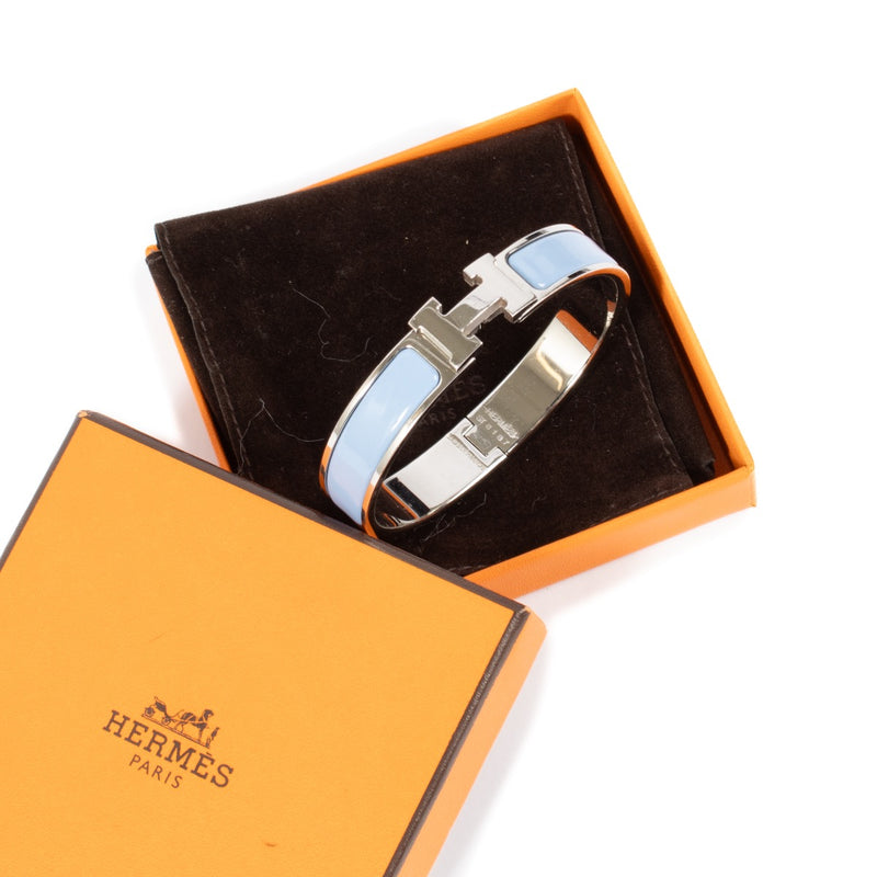 Shop safe online at Labellov in Antwerp, Brussels and Knokke this 100% authentic second hand Hermès Blue Clic H Bracelet. Veilig online tweedehands authentieke Hermès Blue Clic H armband kopen bij Labellov.