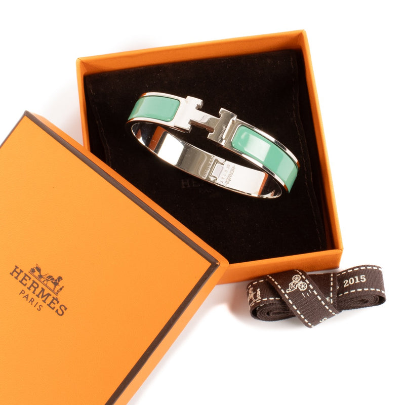 Shop safe online at Labellov in Antwerp, Brussels and Knokke this 100% authentic secondhand Hermès Turquoise Clic H Bracelet. Veilig online tweedehands authentiek Hermès Turquoise Clic H armband kopen bij Labellov.