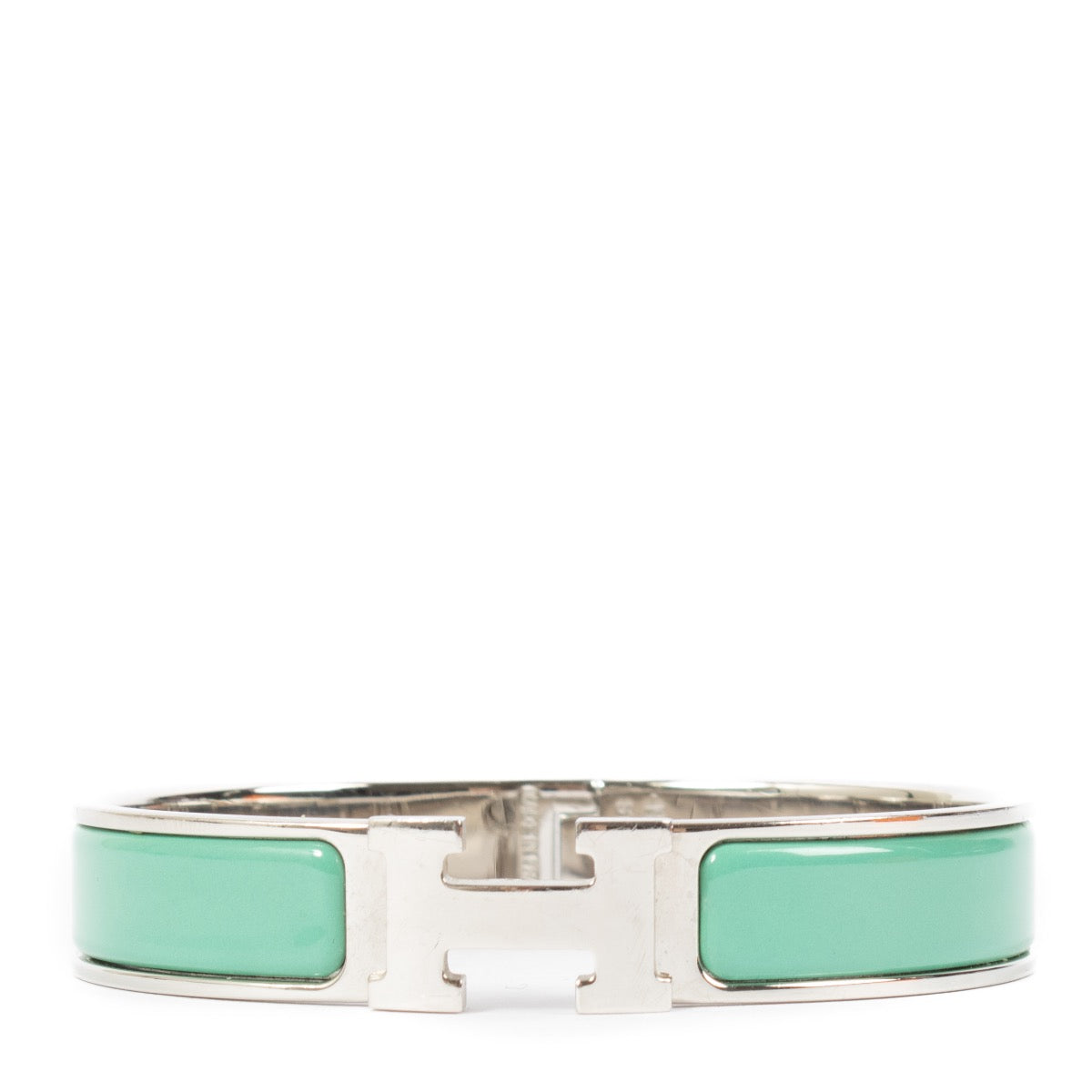 Shop safe online at Labellov in Antwerp, Brussels and Knokke this 100% authentic secondhand Hermès Turquoise Clic H Bracelet. Veilig online tweedehands authentiek Hermès Turquoise Clic H armband kopen bij Labellov.