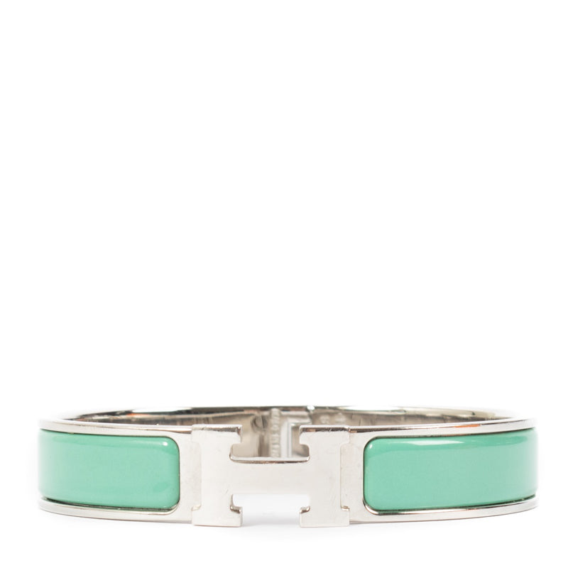 Shop safe online at Labellov in Antwerp, Brussels and Knokke this 100% authentic secondhand Hermès Turquoise Clic H Bracelet. Veilig online tweedehands authentiek Hermès Turquoise Clic H armband kopen bij Labellov.