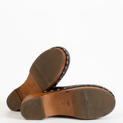 Shop safe online at Labellov in Antwerp, Brussels and Knokke these 100% authentic second hand Fendi Black Clogs - size 42