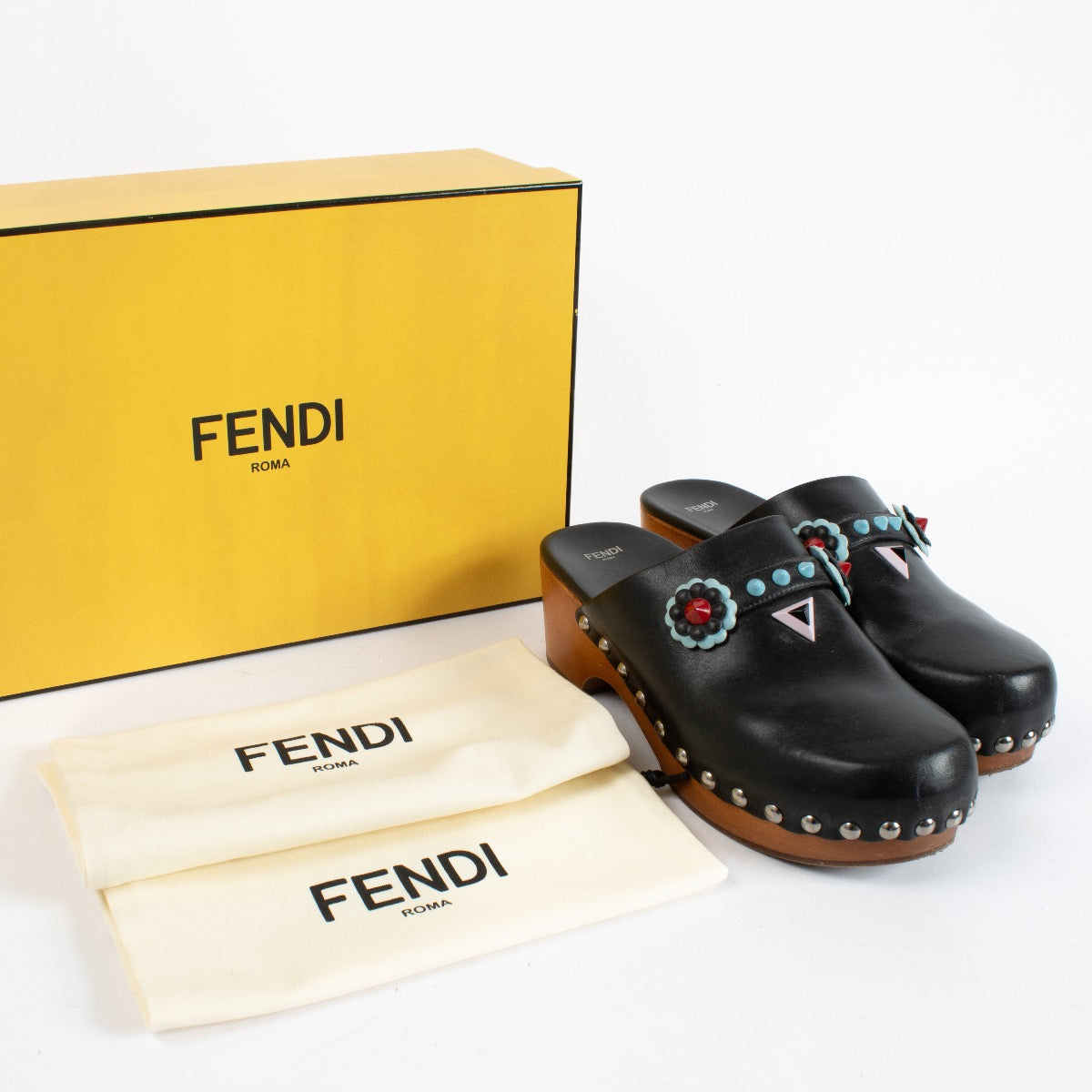 Shop safe online at Labellov in Antwerp, Brussels and Knokke these 100% authentic second hand Fendi Black Clogs - size 42