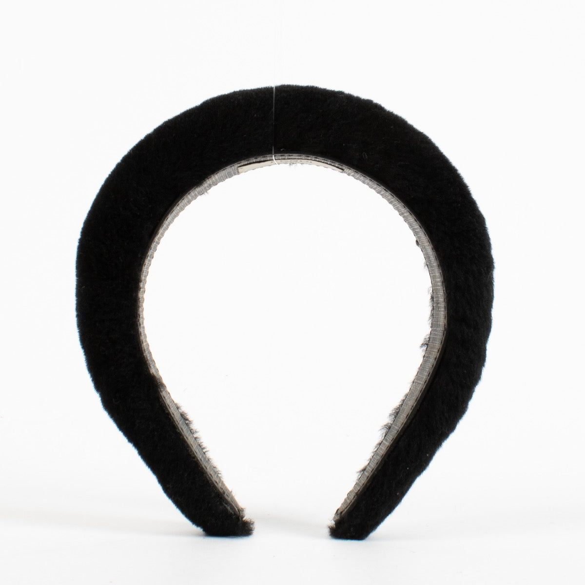 Shop safe online at Labellov in Antwerp, Brussels and Knokke this 100% authentic second hand Fendi Black Headband
