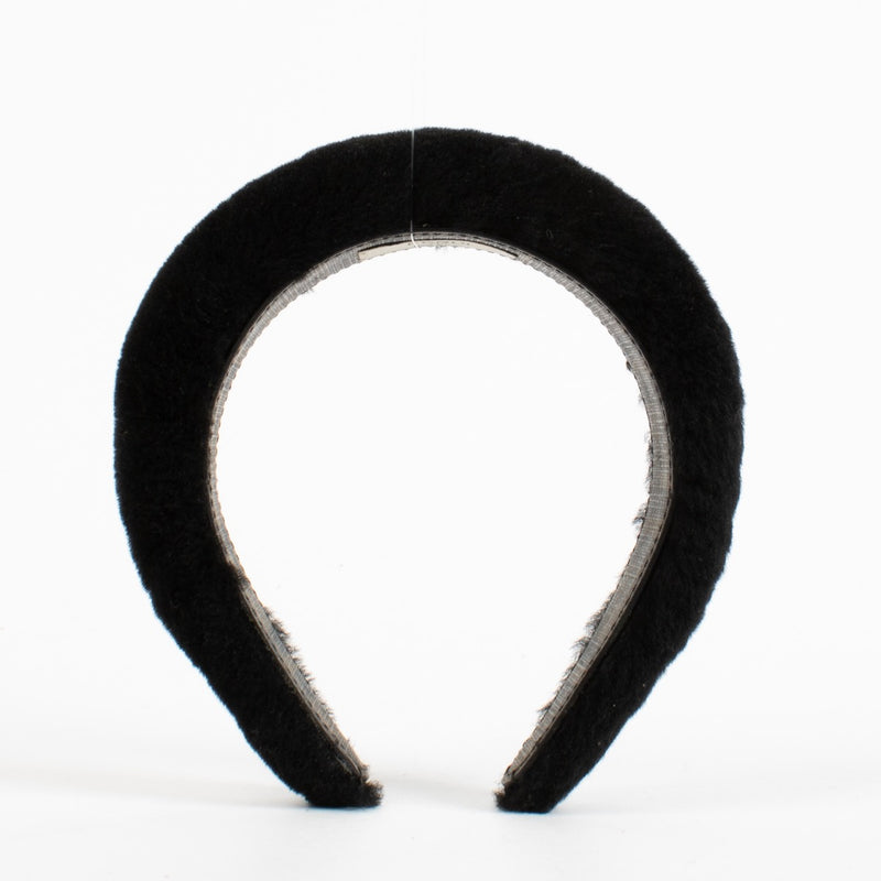 Shop safe online at Labellov in Antwerp, Brussels and Knokke this 100% authentic second hand Fendi Black Headband