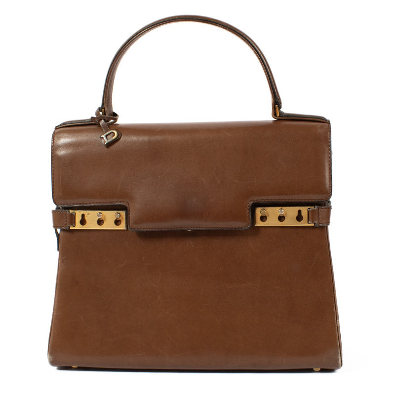 Shop safe online at Labellov in Antwerp, Brussels and Knokke this 100% authentic second hand Delvaux Brown Vintage MM Tempête. veilig online tweedehands authentieke Delvaux Brown Vintage MM Tempête handtas kopen bij Labellov.