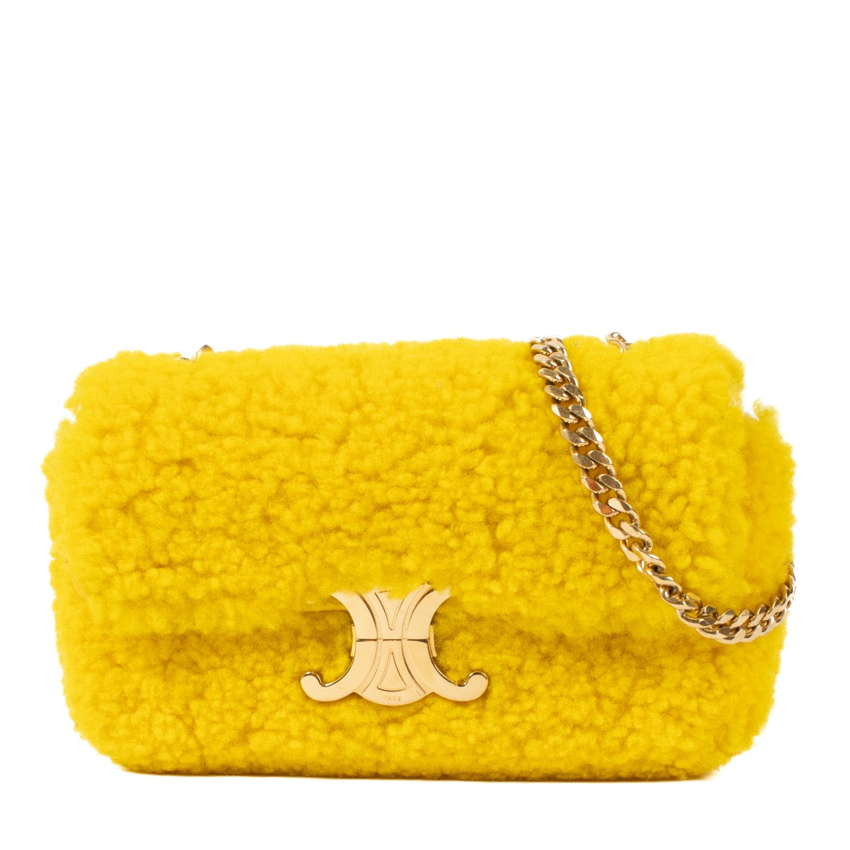 Shop safe online at Labellov in Antwerp, Brussels and Knokke this 100% authentic second hand Céline Yellow Shearling Triomphe Clutch. Veilig online tweedehands authentieke Céline Yellow Shearling Triomphe Clutch handtas kopen bij Labellov.