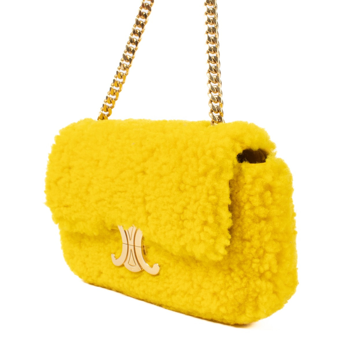 Shop safe online at Labellov in Antwerp, Brussels and Knokke this 100% authentic second hand Céline Yellow Shearling Triomphe Clutch. Veilig online tweedehands authentieke Céline Yellow Shearling Triomphe Clutch handtas kopen bij Labellov.