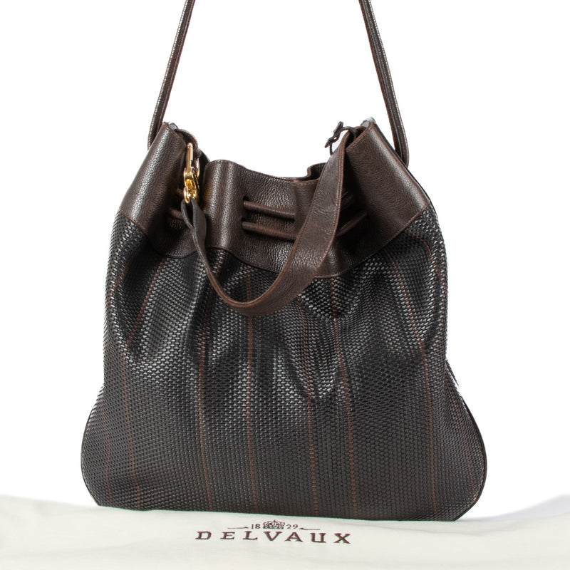 Shop safe online at Labellov in Antwerp, Brussels and Knokke this 100% authentic second hand Delvaux Brown Toile De Cuir Shoulder Bag. Veilig online tweedehands authentieke Delvaux Brown Toile De Cuir Shoulder Bag kopen bij Labellov.