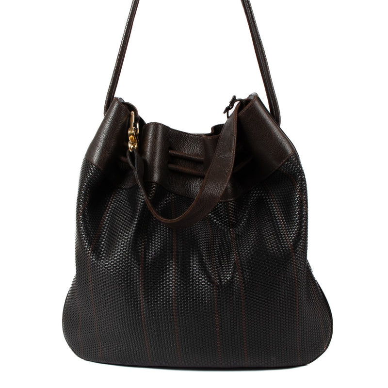Shop safe online at Labellov in Antwerp, Brussels and Knokke this 100% authentic second hand Delvaux Brown Toile De Cuir Shoulder Bag. Veilig online tweedehands authentieke Delvaux Brown Toile De Cuir Shoulder Bag kopen bij Labellov.