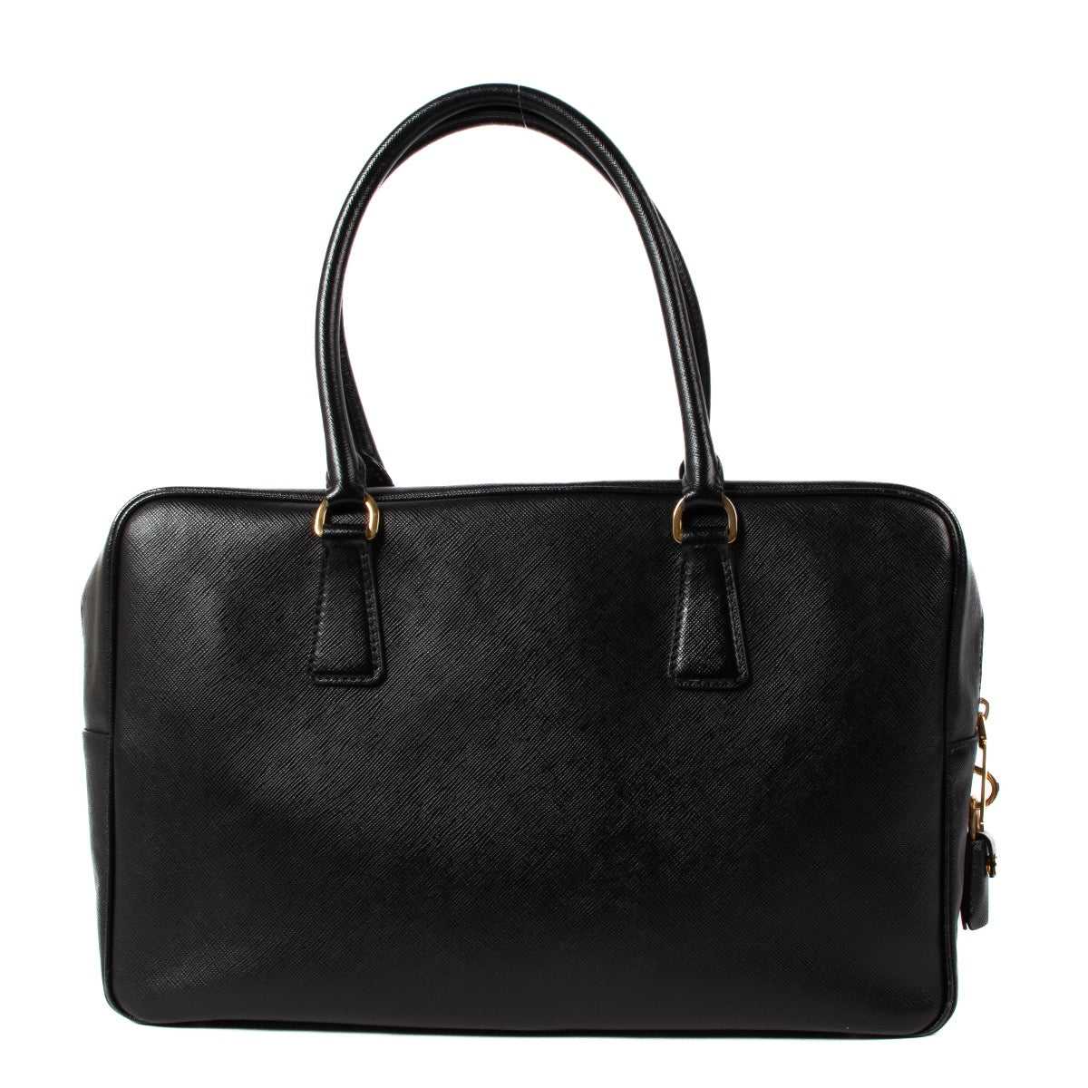 Shop safe online at Labellov in Antwerp, Brussels and Knokke this 100% authentic second hand Prada Black Saffiano Leather Boston Top Handle. Veilig online tweedehands authentiek Prada Black Saffiano Leather Boston Top Handle handtas bij Labellov kopen.
