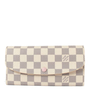 Louis Vuitton Damier Azur Emilie Wallet aan de beste prijs bij Labellov tweedehands luxe in Antwerpen en Knokke