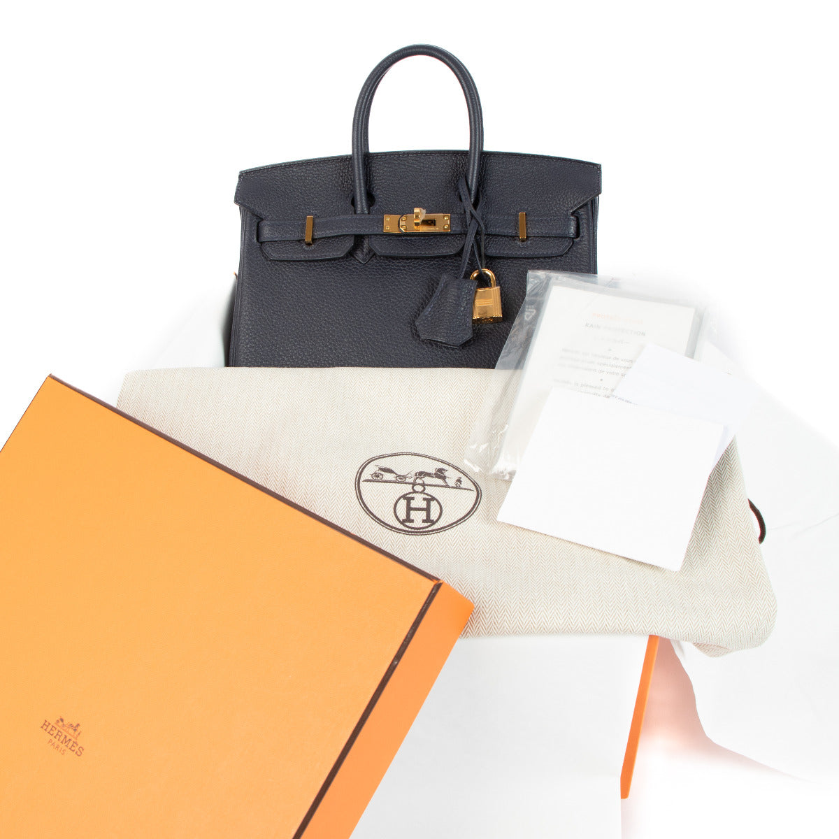 Hermès Birkin 25 Bleu Nuit Togo with Gold Hardware aan de beste prijs bij Labellov. Wij kopen en verkopen aan de beste prijs bij Labellov tweedehands luxe expert in Antwerpen en Knokke.