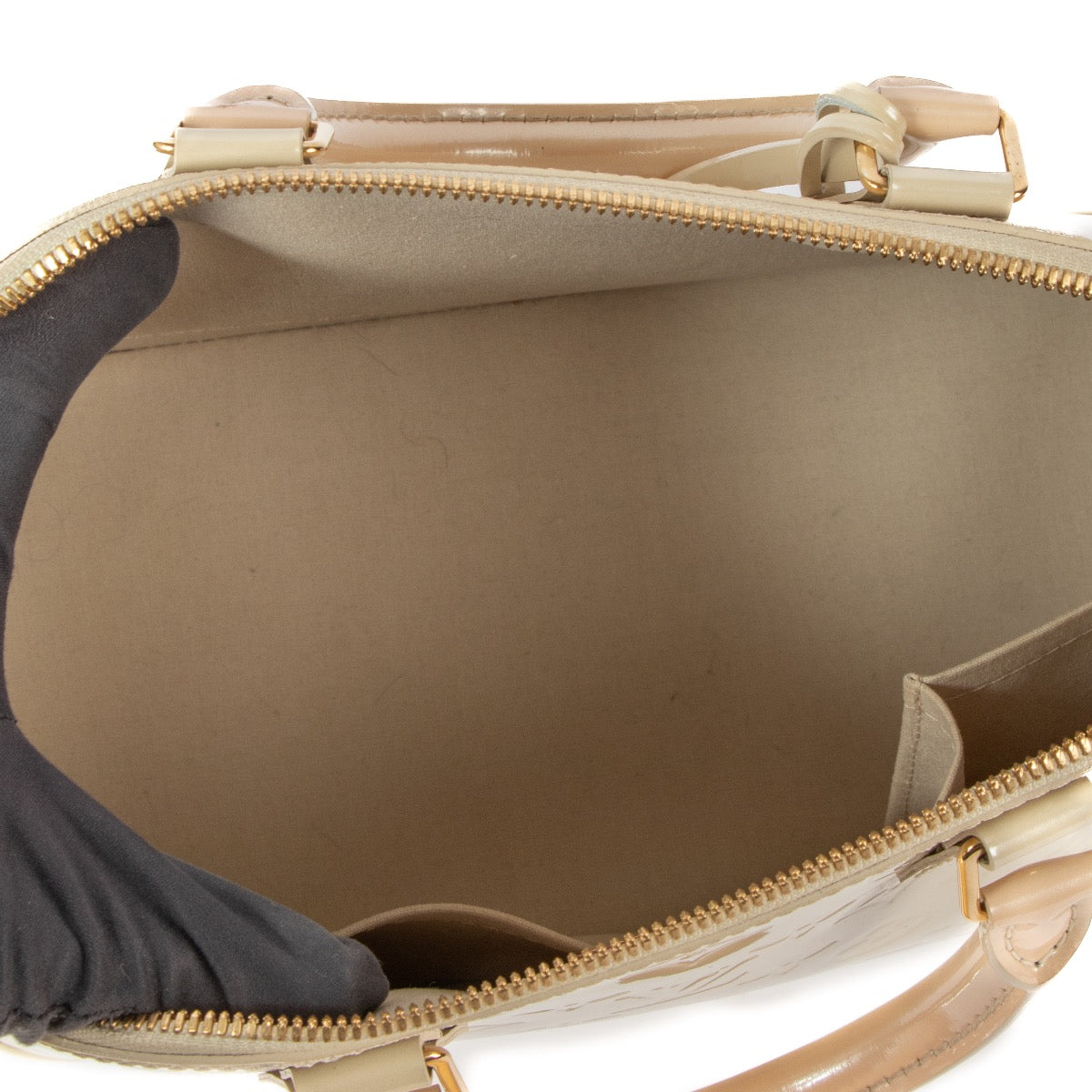 shop 100% authentic second hand Louis Vuitton Beige Monogram Vernis Alma PM on Labellov.com